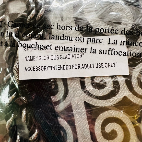 NWT Glorious Gladiator Costume. Size Small (90-120 pounds). Can be worn 2 ways. - Picture 9 of 15